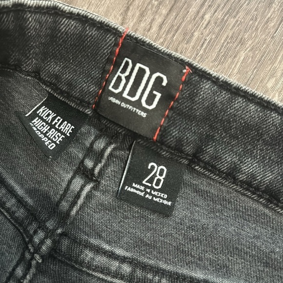 BDG Kick Flare High Rise Cropped Jeans Washed Black 28 Urban Outfitters - Picture 5 of 6